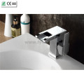 Faucet de lavatório de cachoeira de latão com diodo emissor de luz de alta qualidade (QT14510F)